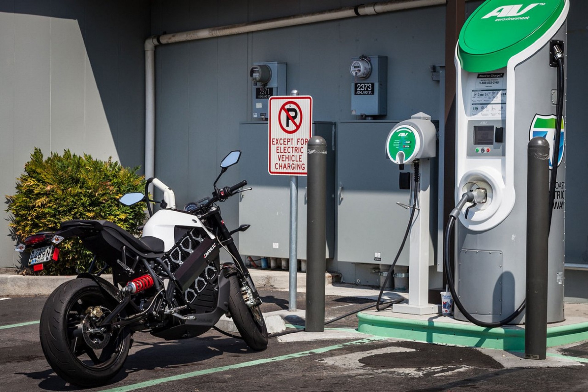 Hero MotoCorp & BPCL To Set Up 2-Wheeler Electric Vehicle Charging Stations