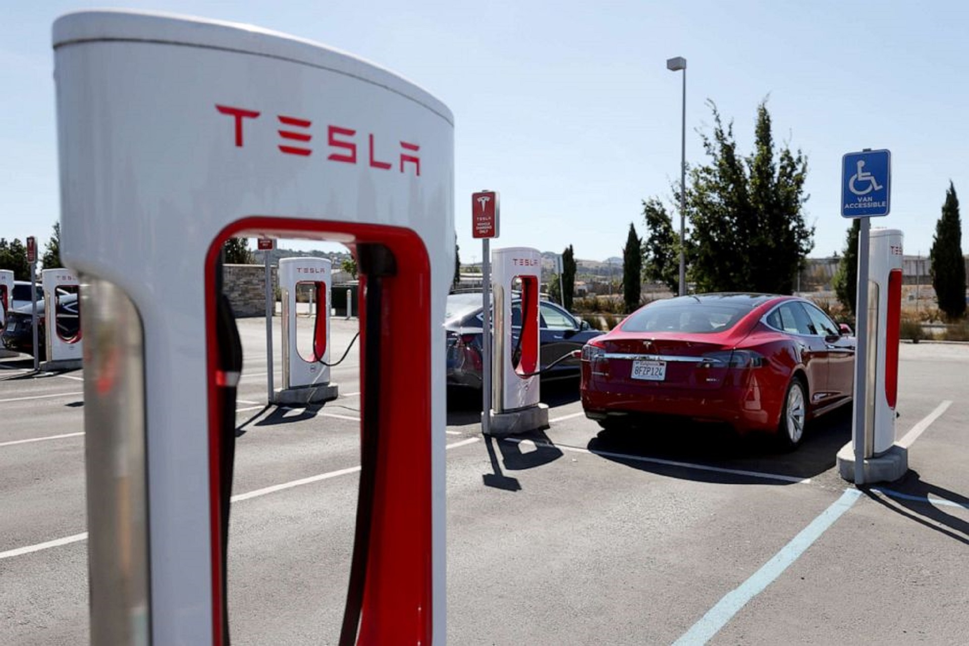 Tesla Power USA Plans to Install 5,000 EV Charging Stations Across India by 2025